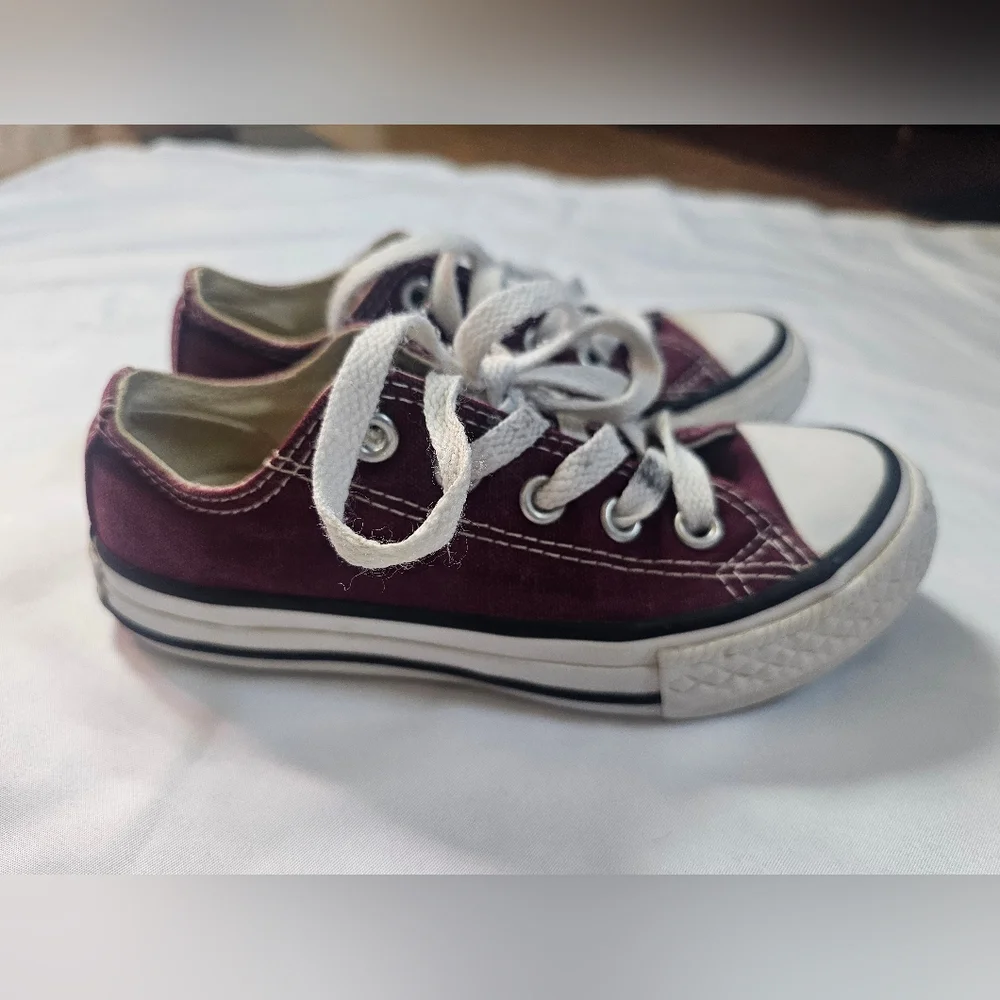 Converse Chuck Taylor All Star Low Top sneakers in Burgundy/Maroon - Toddler 11